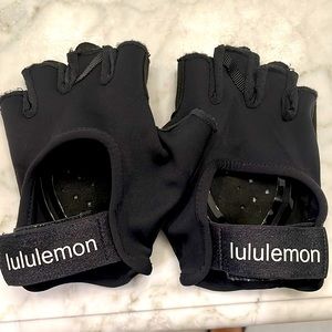 Lululemon training gloves